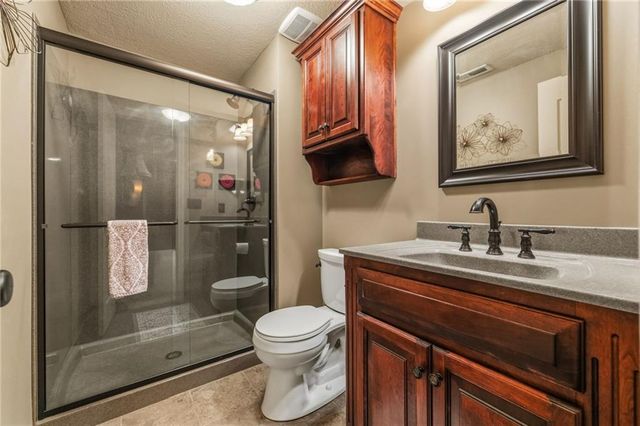 21020 W 81st Place, Lenexa, KS 66220