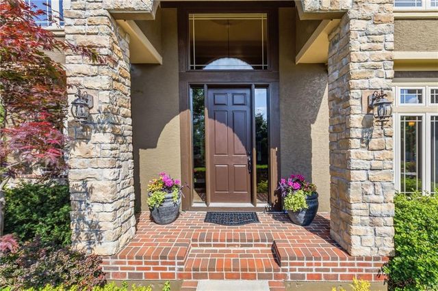 21020 W 81st Place, Lenexa, KS 66220