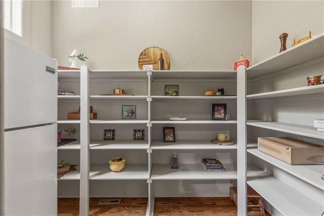 21020 W 81st Place, Lenexa, KS 66220