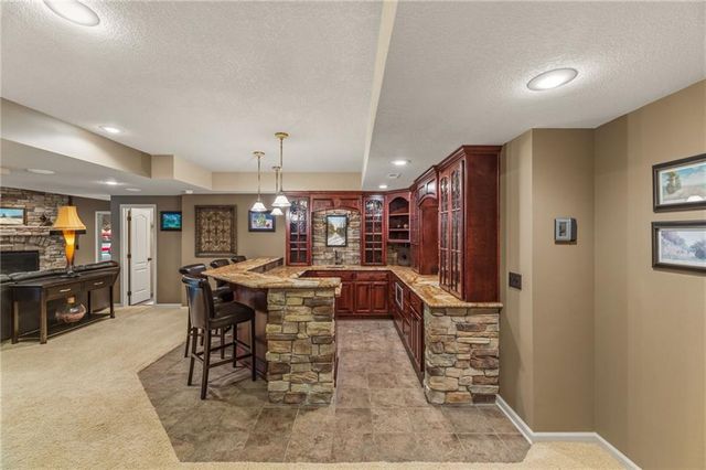 21020 W 81st Place, Lenexa, KS 66220