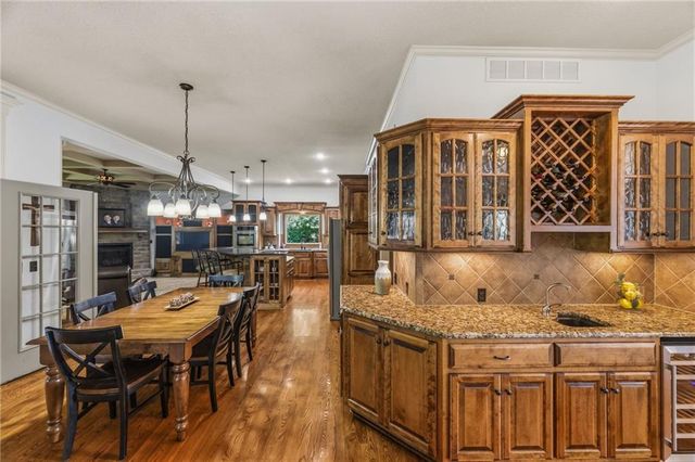 21020 W 81st Place, Lenexa, KS 66220