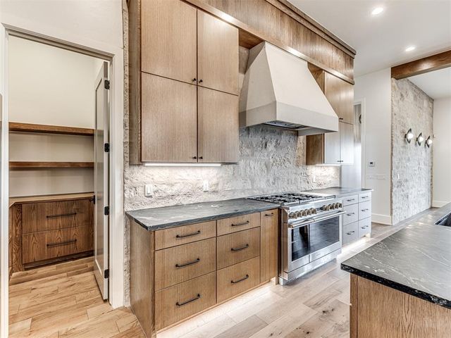 6001 Rare Eagle Court, Kingston, OK 73439