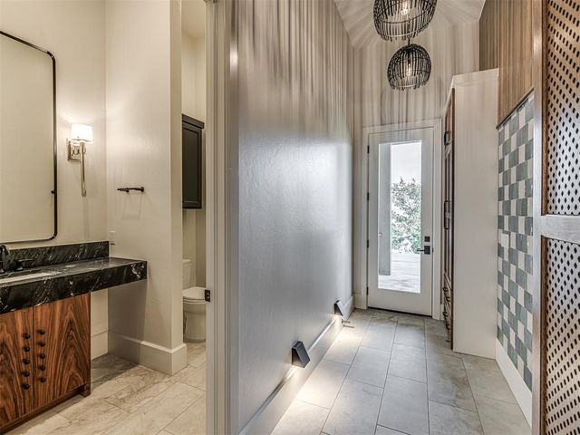 6001 Rare Eagle Court, Kingston, OK 73439