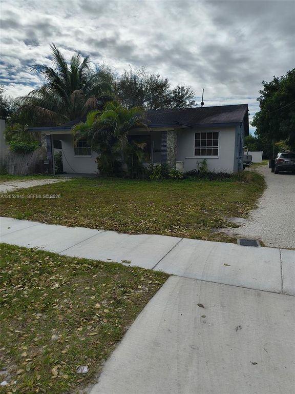 5718 Mckinley St, Hollywood, FL 33021