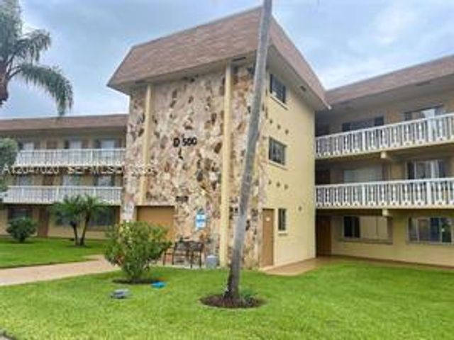 500 Village Green Circle W 215, Palm Springs, FL 33461