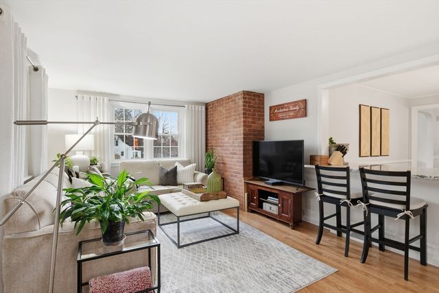 60 Hanward Hl, East Longmeadow, MA 01028