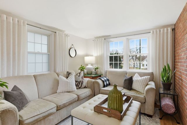 60 Hanward Hl, East Longmeadow, MA 01028