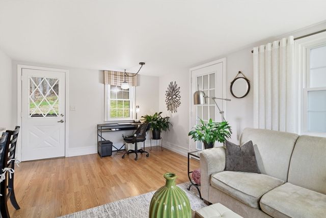 60 Hanward Hl, East Longmeadow, MA 01028