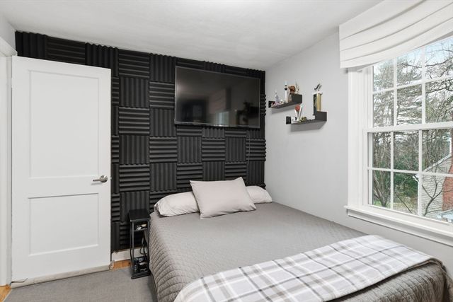 60 Hanward Hl, East Longmeadow, MA 01028