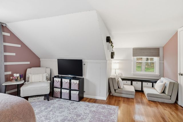 60 Hanward Hl, East Longmeadow, MA 01028