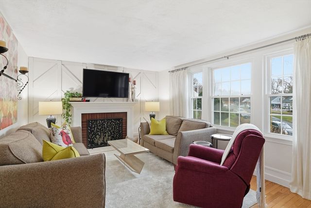 60 Hanward Hl, East Longmeadow, MA 01028