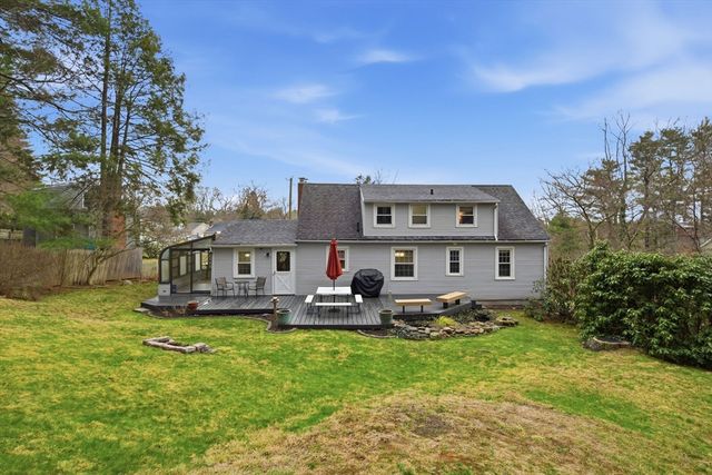 60 Hanward Hl, East Longmeadow, MA 01028
