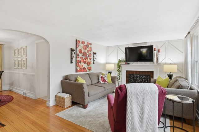 60 Hanward Hl, East Longmeadow, MA 01028