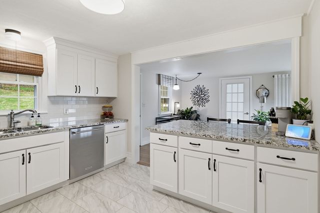 60 Hanward Hl, East Longmeadow, MA 01028