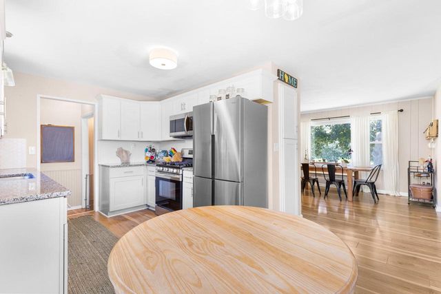452 Riverview DRIVE, Grafton, WI 53024