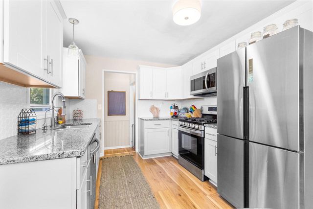 452 Riverview DRIVE, Grafton, WI 53024