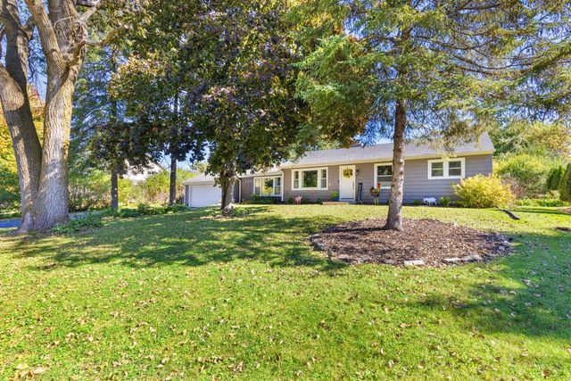 452 Riverview DRIVE, Grafton, WI 53024