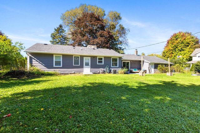 452 Riverview DRIVE, Grafton, WI 53024