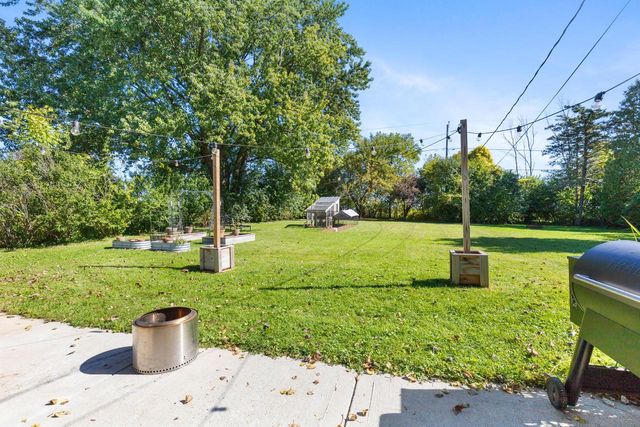 452 Riverview DRIVE, Grafton, WI 53024