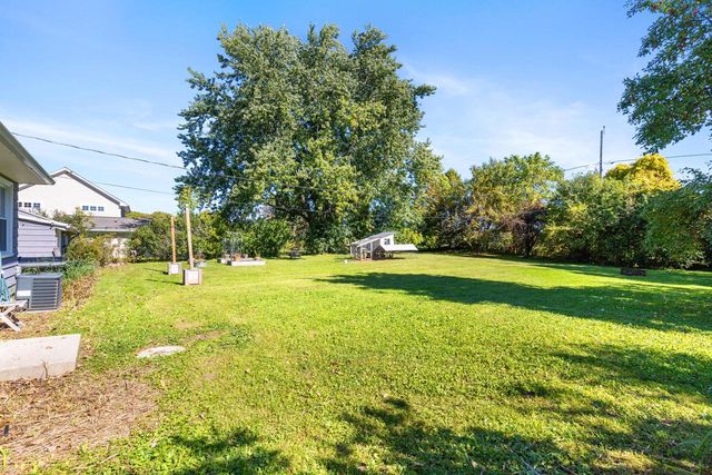 452 Riverview DRIVE, Grafton, WI 53024