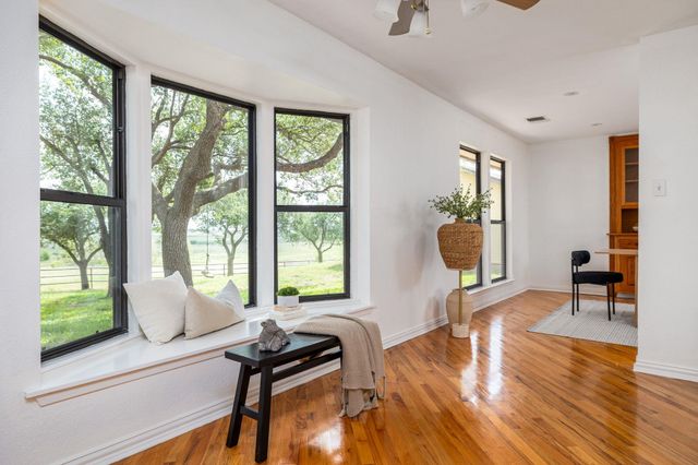 800 County Road 458 RD, Coupland, TX 78615