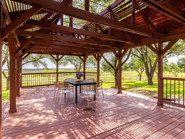 800 County Road 458 RD, Coupland, TX 78615