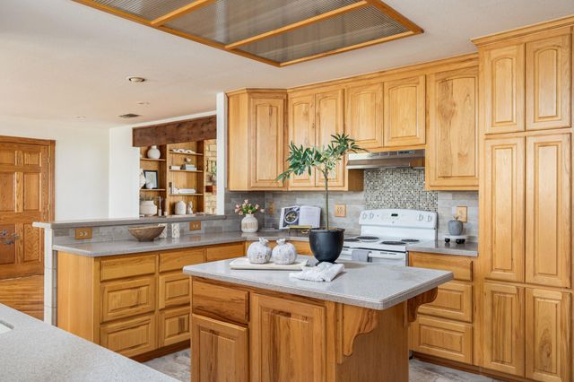 800 County Road 458 RD, Coupland, TX 78615