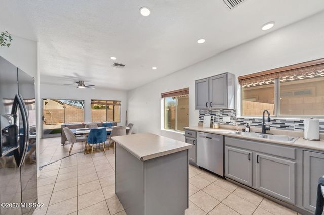 11132 W Coppertail Drive, Marana, AZ 85653