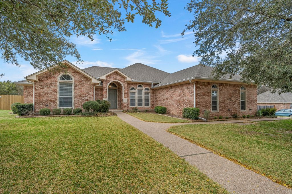 9121 Wolf Creek Drive, Waco, TX 76712