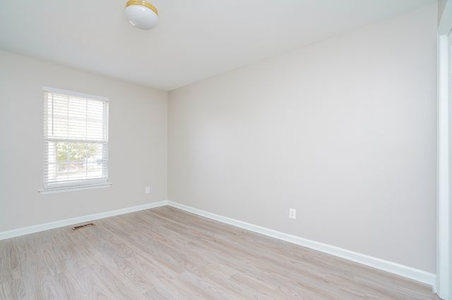 604 Woodland Hills Dr, La Vergne, TN 37086