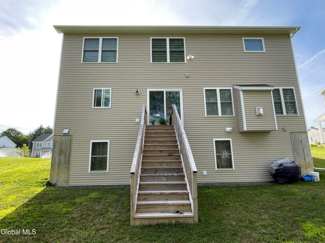 22 Bergen Place, Niskayuna, NY 12309