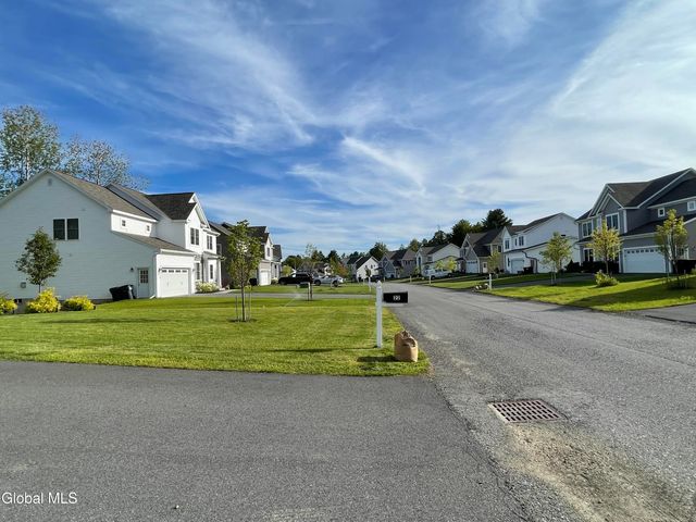 22 Bergen Place, Niskayuna, NY 12309