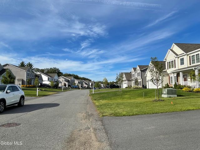 22 Bergen Place, Niskayuna, NY 12309