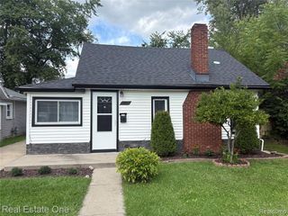 16228 Kirkshire Avenue, Beverly Hills, MI 48025