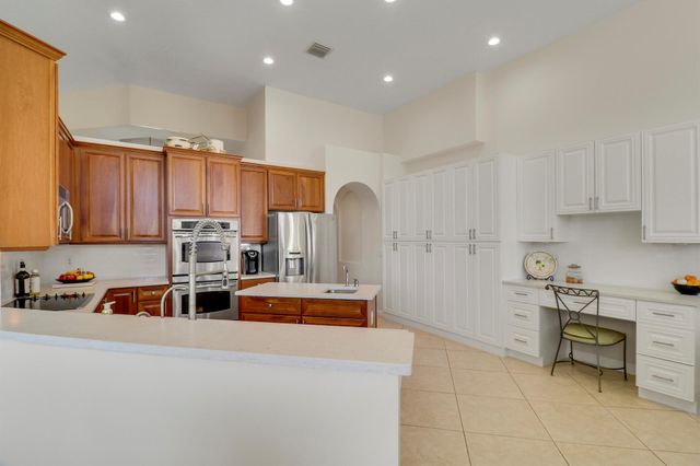 660 SW Yacht Basin Way, Stuart, FL 34997