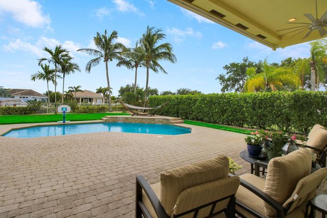 660 SW Yacht Basin Way, Stuart, FL 34997