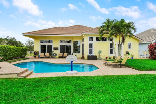 660 SW Yacht Basin Way, Stuart, FL 34997