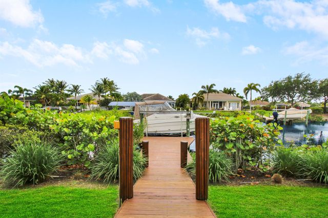 660 SW Yacht Basin Way, Stuart, FL 34997