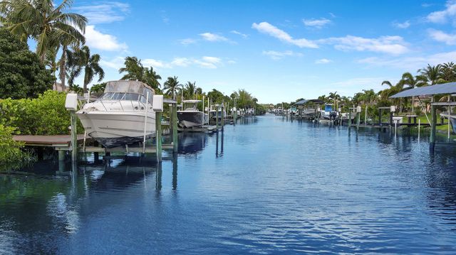 660 SW Yacht Basin Way, Stuart, FL 34997