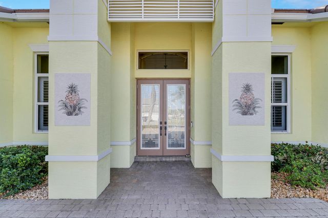 660 SW Yacht Basin Way, Stuart, FL 34997