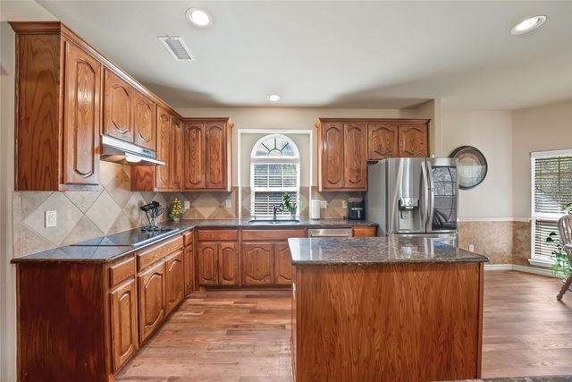 2815 Kaitlin Way, Grand Prairie, TX 75052