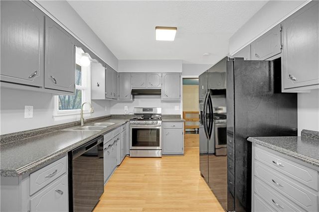 174 SE 421 Road, Warrensburg, MO 64093