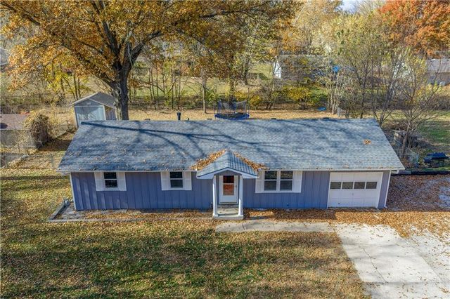 174 SE 421 Road, Warrensburg, MO 64093