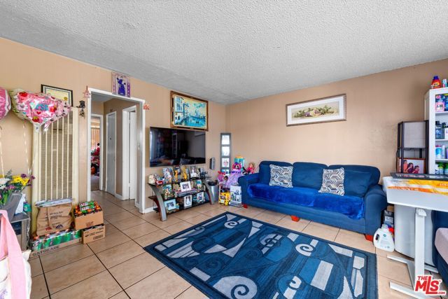 2325 S Ridgeley Drive, Los Angeles, CA 90016