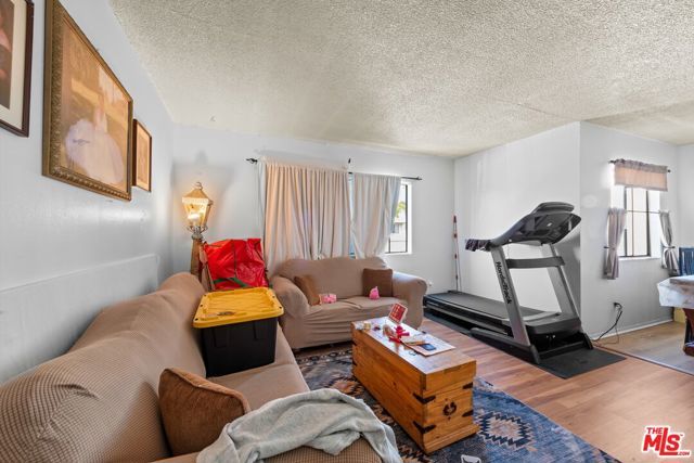 2325 S Ridgeley Drive, Los Angeles, CA 90016