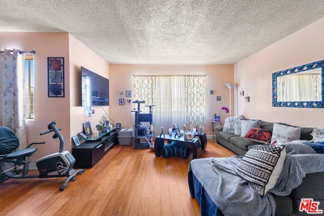 2325 S Ridgeley Drive, Los Angeles, CA 90016