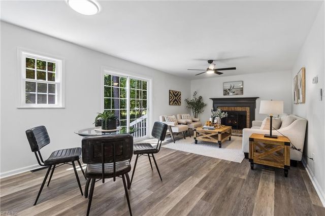 2 Sir Ralph LN, Poquoson, VA 23662
