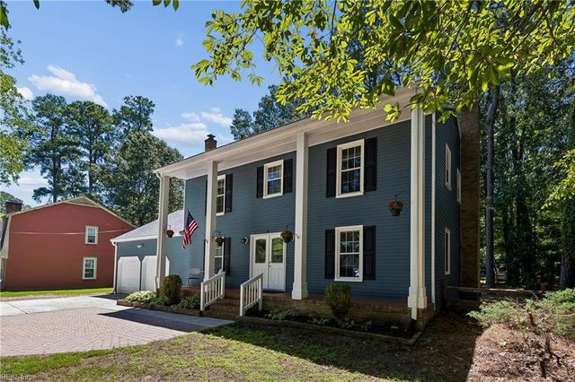 2 Sir Ralph LN, Poquoson, VA 23662