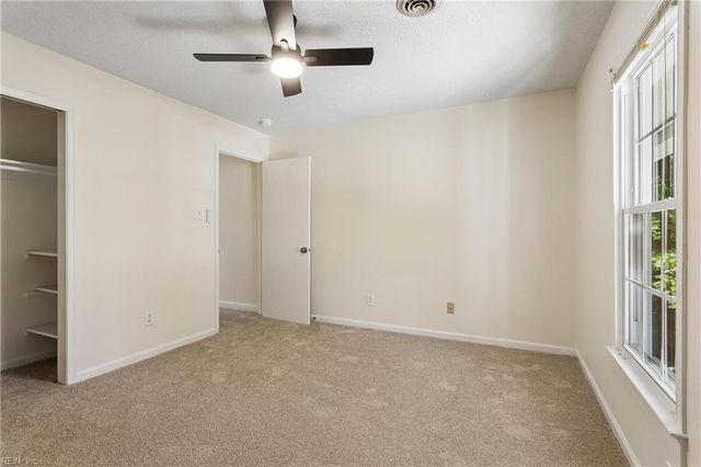 2 Sir Ralph LN, Poquoson, VA 23662