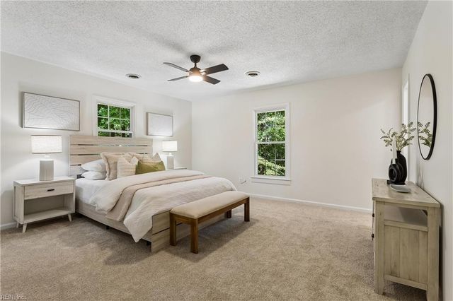 2 Sir Ralph LN, Poquoson, VA 23662